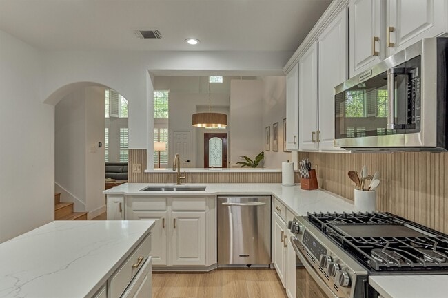 Photo - 27 Medley Ln