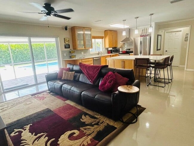 Photo - 5430 Guildcrest St