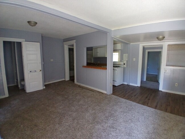 Building Photo - Ideally located 2-bedroom, 1.5-bathroom ho...