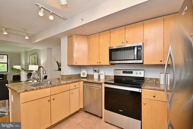 Photo - 616 E Street NW Unit 449 Unidad 449
