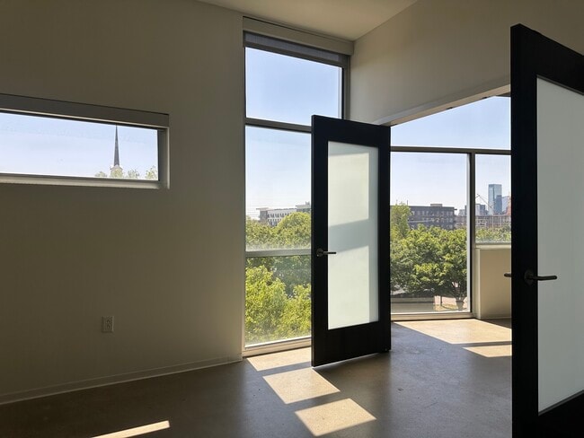 Building Photo - 2115 Yeaman Pl Unit 324