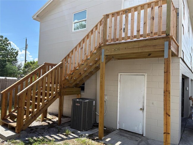 Photo - 1100 Jamela Dr Unit B