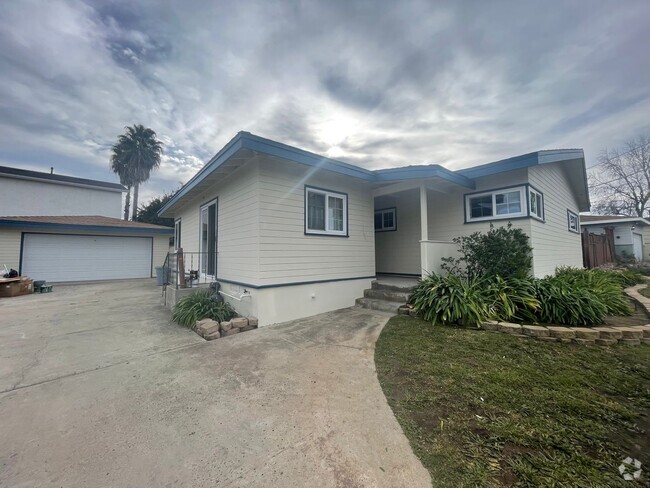 Building Photo - Beautifully Remodeled Home