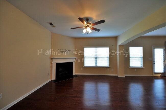 Photo - 1464 Wilford Dr NE