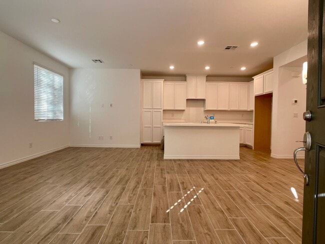 Photo - LOVELY TOWNHOUSE FOR RENT - GATED 3 BED 3 ...