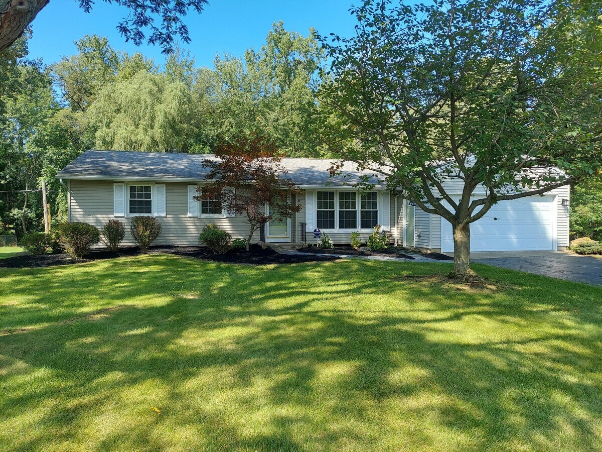 Photo - 34 Putting Green Ln