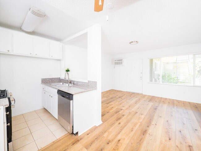 Photo - 14220 Burbank Blvd