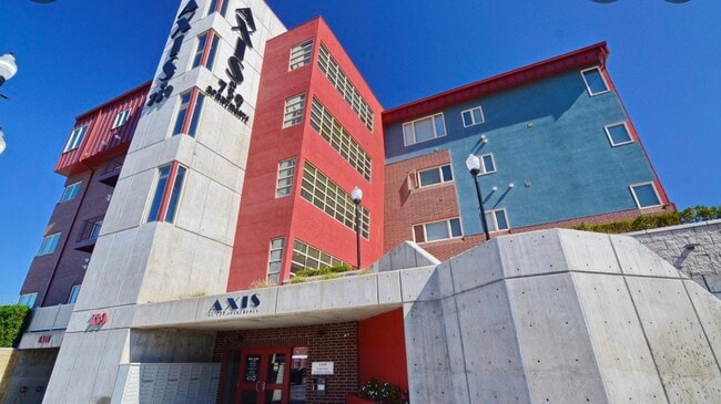 Building Photo - Axis@739