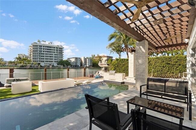 Photo - 9380 Bay Dr