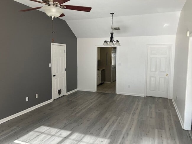 Photo - 108 Peyton Cove