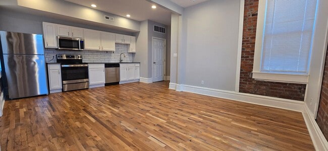 Photo - 2146-2148 Victor St. Unit 2146 3rd Flr