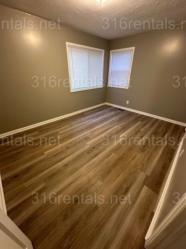 Photo - $1300 - 4 bed 1 bath home - Single Family Home