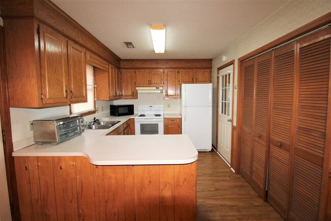 Photo - 60 Crowndale Ct