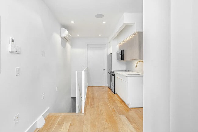 Photo - 223 E 96th St