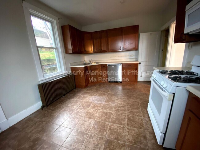 Photo - 318 Kaercher St
