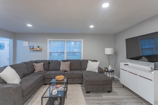 Photo - 5130 Ballentine St