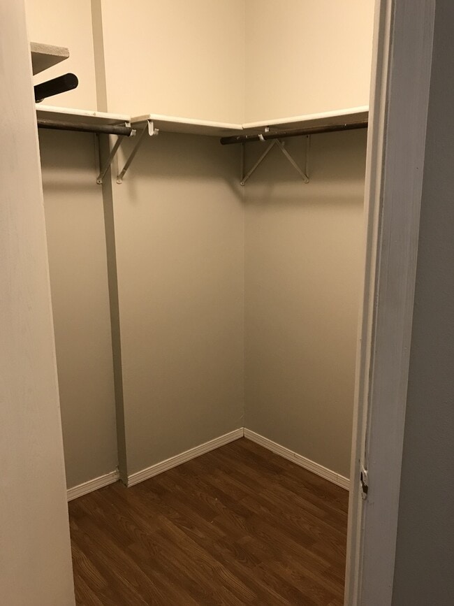 Photo - 924-926 N Oakland Avenue Unit 926
