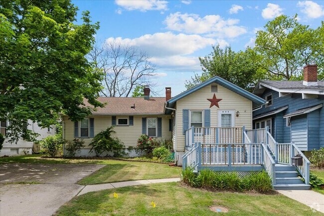 Building Photo - 309 S River Walk Rental