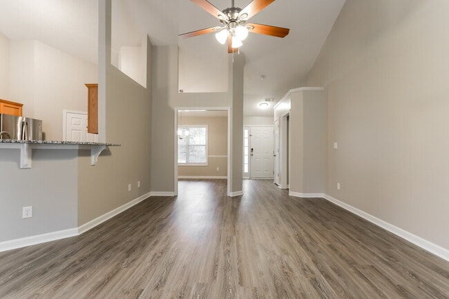 Photo - 963 Laurel Green Ln NE