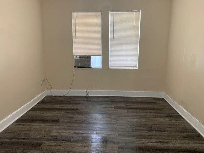 Photo - 1135 SW 6th St