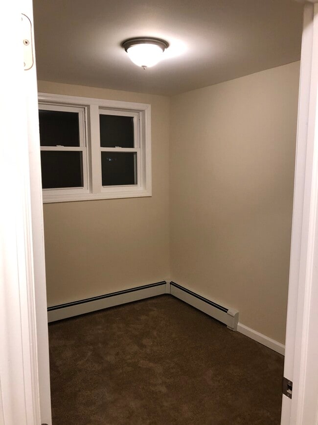 Building Photo - 17 Dorchester Rd Unit Room 1