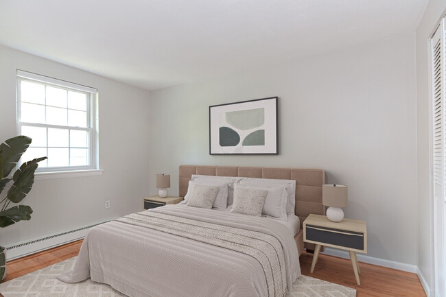 Building Photo - 4 Colonial Village Dr Unit 9