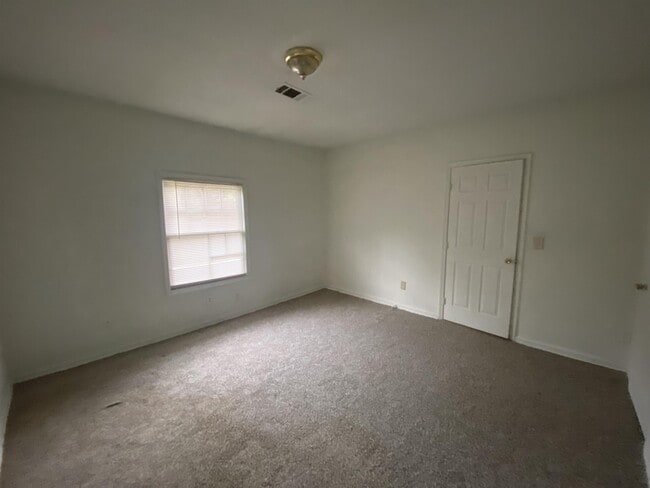 Photo - 558 Cleveland St