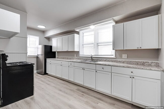 Building Photo - 135 Broad St Unit 135