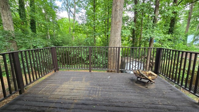 Photo - 404 Hemlock Dr