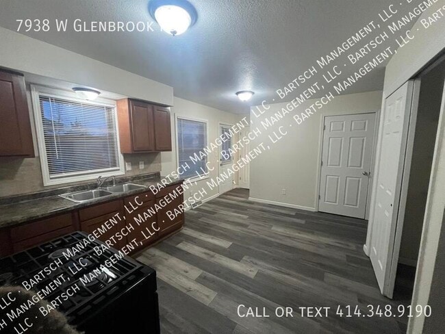 Photo - 7938 W Glenbrook Rd