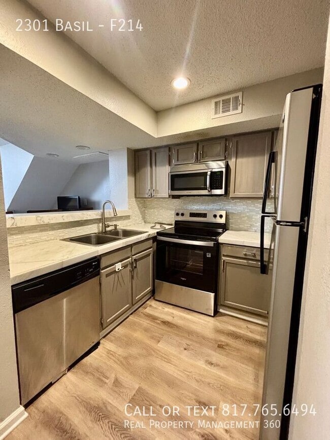 Photo - 2301 Basil-F214