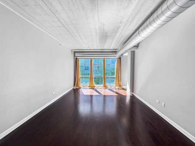 Photo - 845 N Kingsbury St