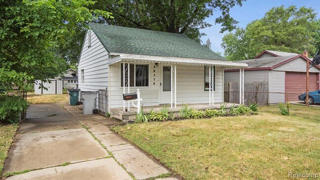 Photo - 23773 Hazelwood Ave