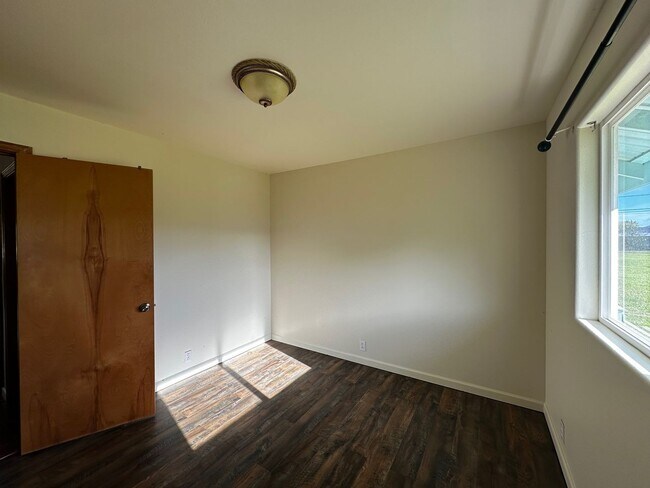 Photo - 15-1300-1300 Railroad Ave