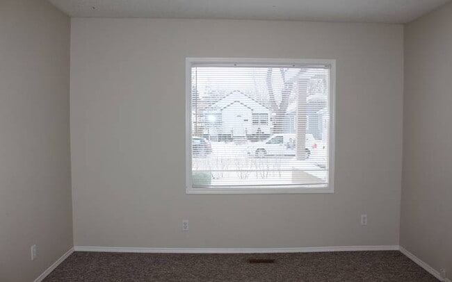 Photo - 1115 Ave C North