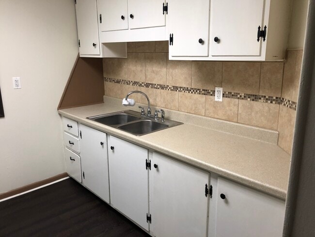 Photo - 81 Main St Apartments Unit 3