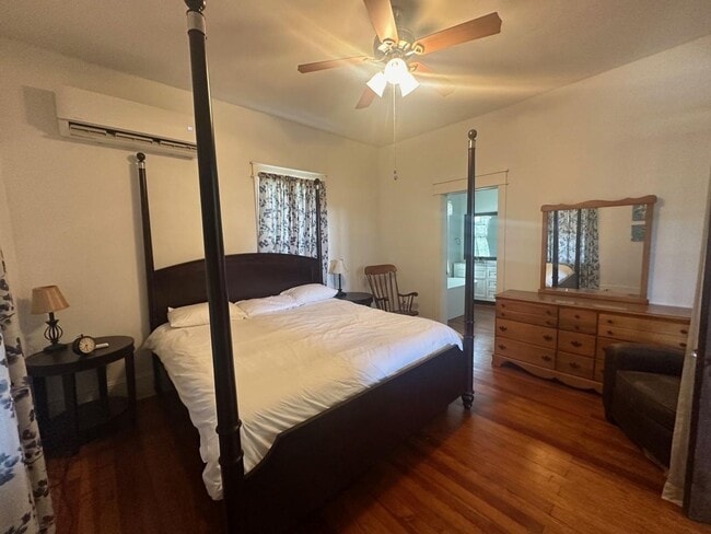 Photo - Salem Charm!