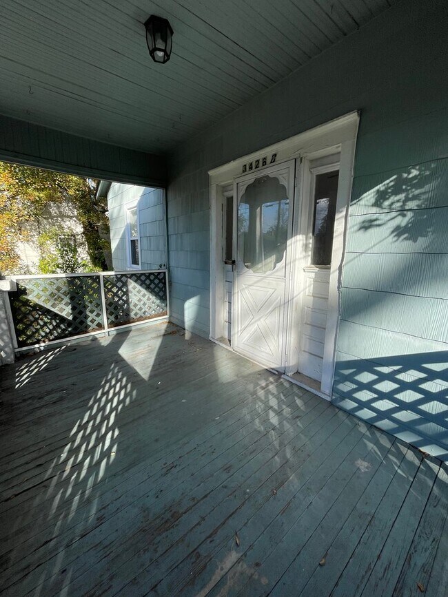 Building Photo - Navajo Unit B