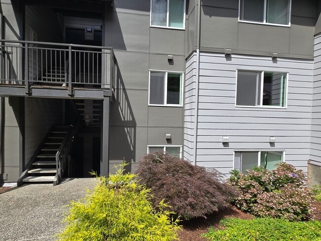 Stairs - 12717 NE 116th St Unit D202