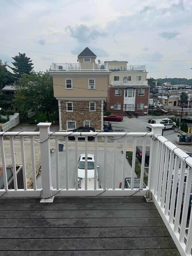 Rooftop Balcony - 3621 Roland Ave Unidad 3