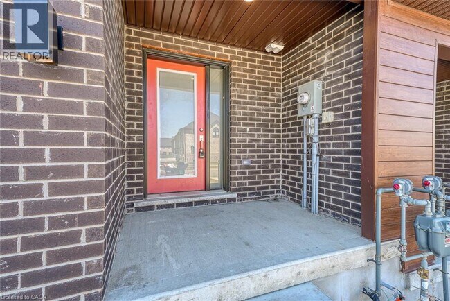 Photo - 95 Queensbrook Cres