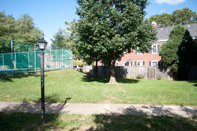 Photo - 3073 S Abingdon St