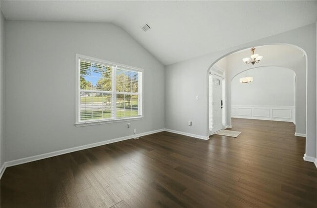 Photo - 572 Staghorn Ln