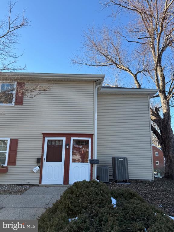 Building Photo - 114 Yardley Commons