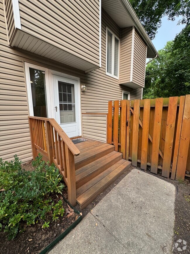 Building Photo - 633 Pine Bnd Rental