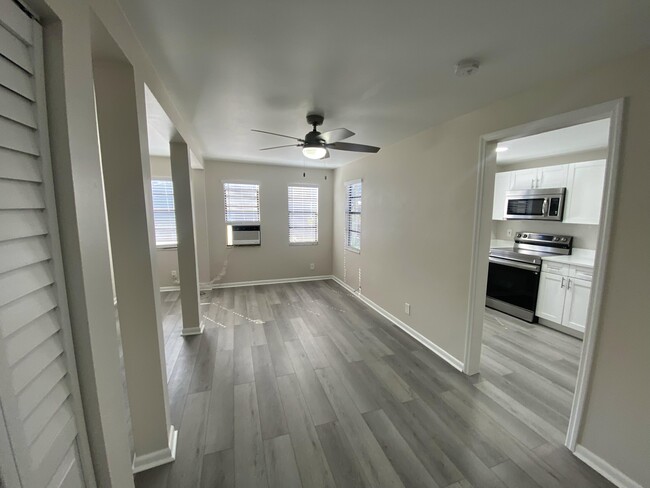 Building Photo - 11 N Lakeside Dr Unit 2 Rental