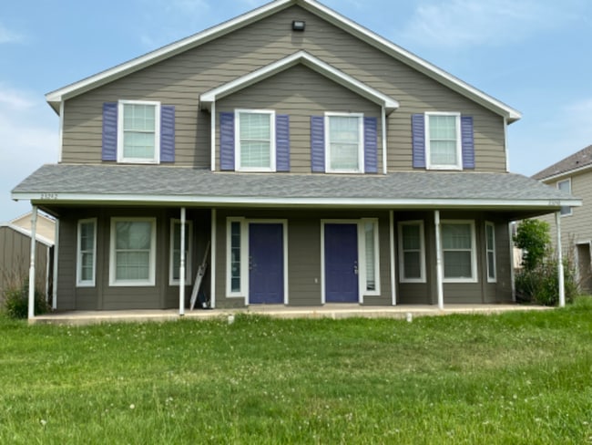Photo - 23240 High Pt St Townhome