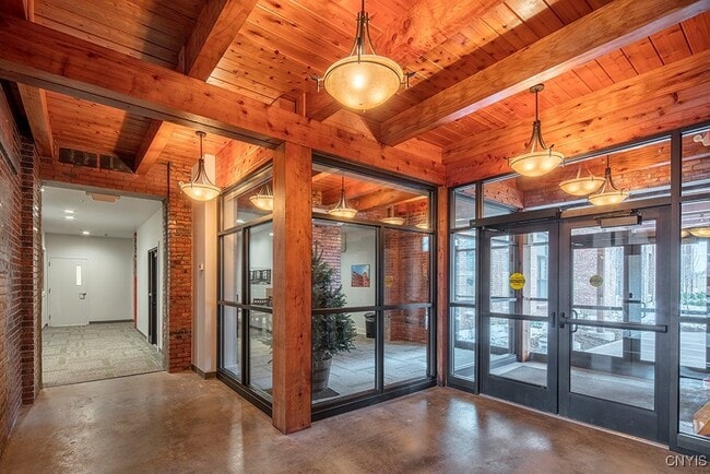 Photo - 800 N Clinton St