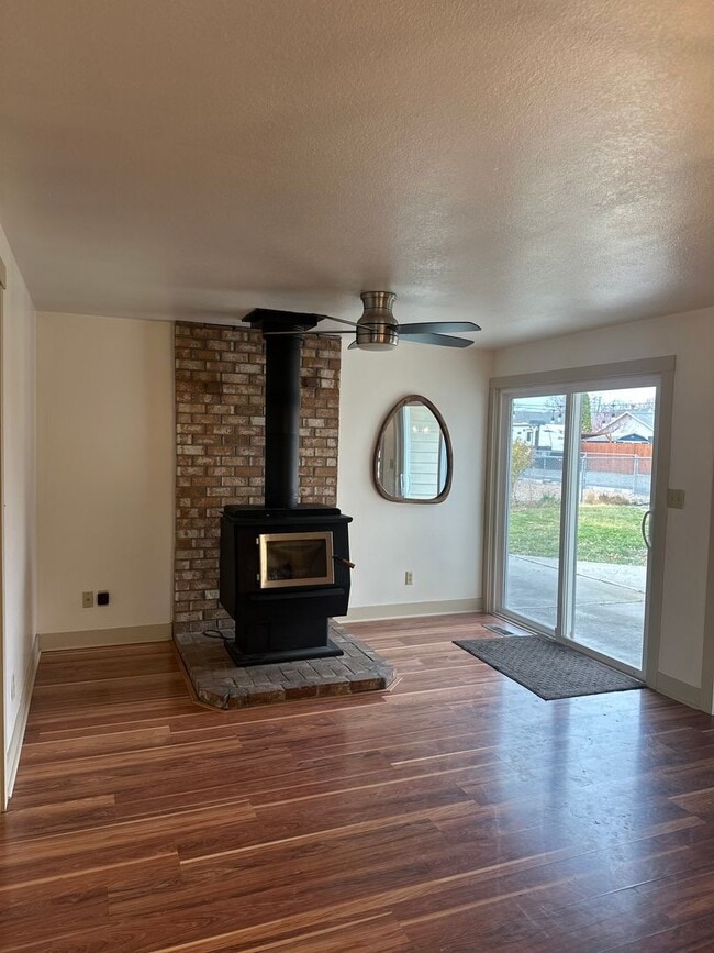 Photo - Vintage Character, Modern Finishes! Spacio...