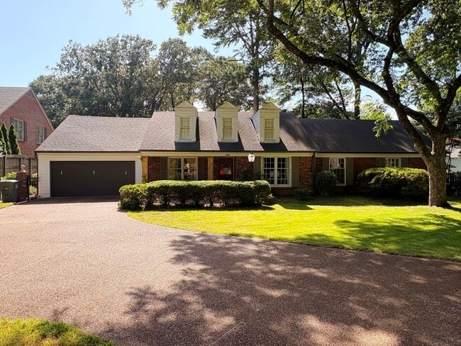 Photo - Renovated Home In The Heart Of East Memphis! Fully Fenced Backyard! No Carpet!